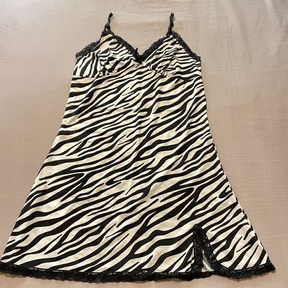 Nobrand Other - Women’s Girls sexy zebra print lace trim body-con chemise